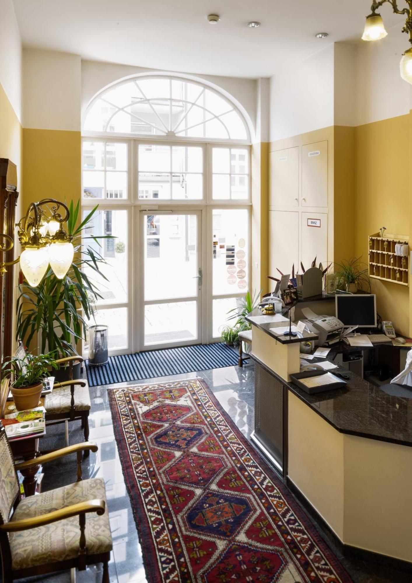 Hotel Garni Am Markt - Businesshotel - Fruehstuecksbuffet - Fahrradabstellplatz - Hunde Willkommen Neustadt bei Coburg Zewnętrze zdjęcie