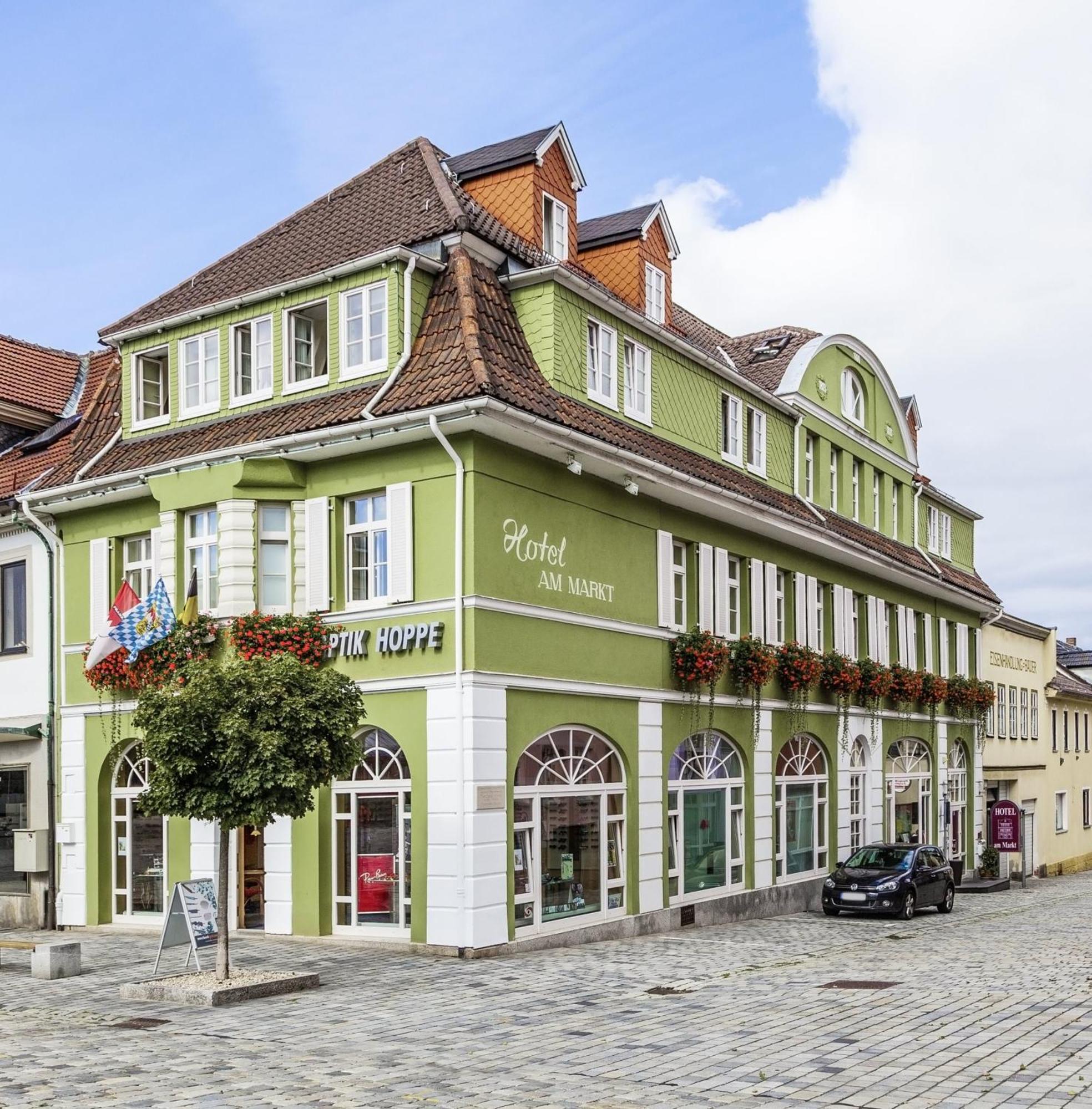 Hotel Garni Am Markt - Businesshotel - Fruehstuecksbuffet - Fahrradabstellplatz - Hunde Willkommen Neustadt bei Coburg Zewnętrze zdjęcie
