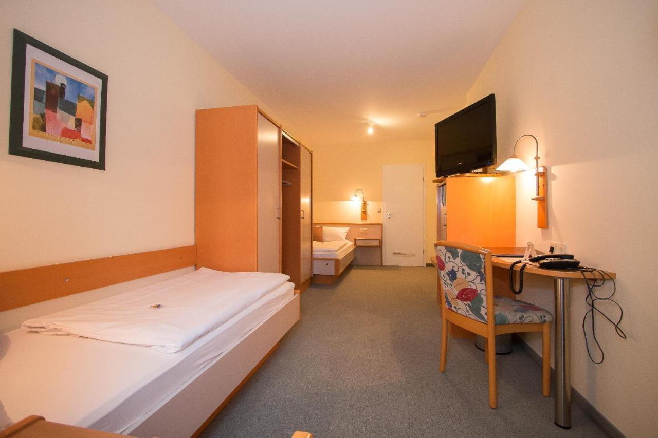 Hotel Garni Am Markt - Businesshotel - Fruehstuecksbuffet - Fahrradabstellplatz - Hunde Willkommen Neustadt bei Coburg Zewnętrze zdjęcie