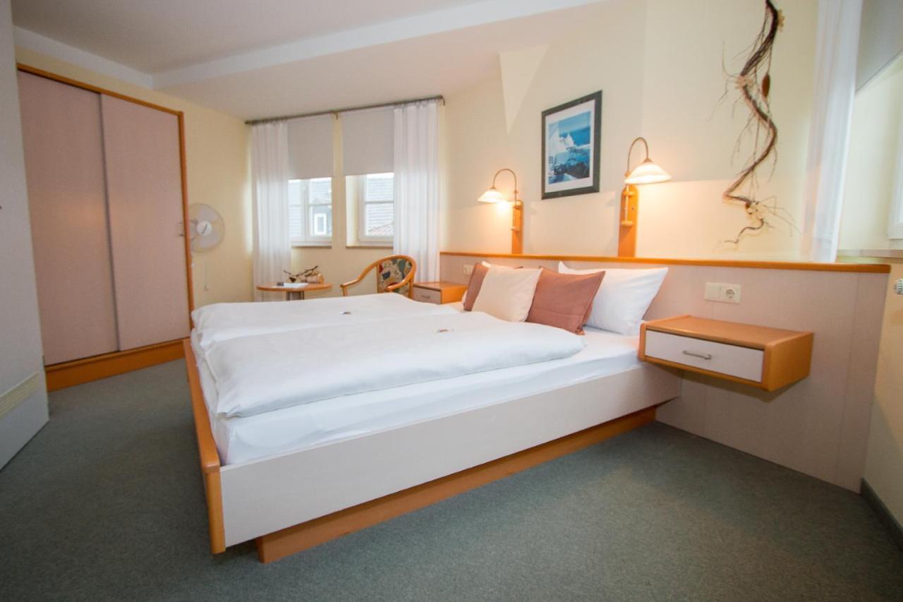 Hotel Garni Am Markt - Businesshotel - Fruehstuecksbuffet - Fahrradabstellplatz - Hunde Willkommen Neustadt bei Coburg Zewnętrze zdjęcie