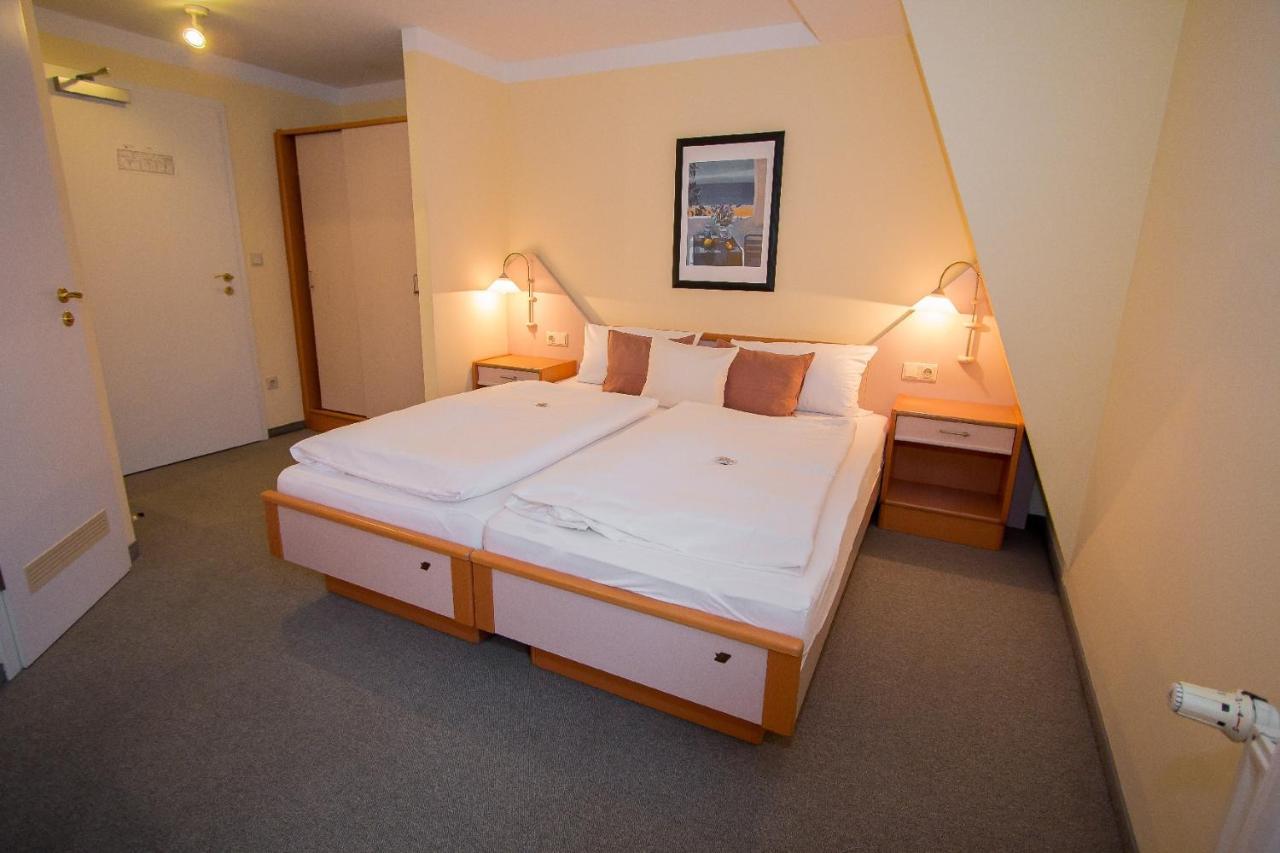 Hotel Garni Am Markt - Businesshotel - Fruehstuecksbuffet - Fahrradabstellplatz - Hunde Willkommen Neustadt bei Coburg Zewnętrze zdjęcie